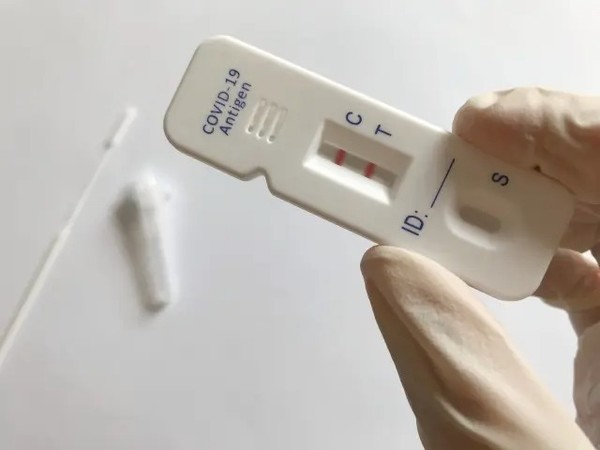 일본에서 타액으로 코로나 감염 체크가 가능한 항원 검사 키트가 최초로 승인되었다(사진 출처 - 구글)